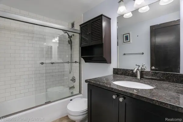 1300 E LAFAYETTE ST #1604, Detroit, MI 48207