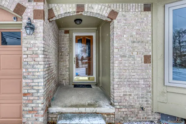 22560 Van ST, St. Clair Shores, MI 48081