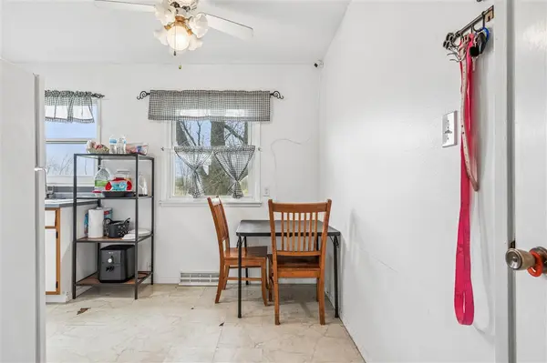 925 Parkview Dr, Marion, IA 52302