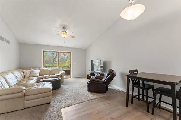 327 Parkview Ct, North Liberty, IA 52317