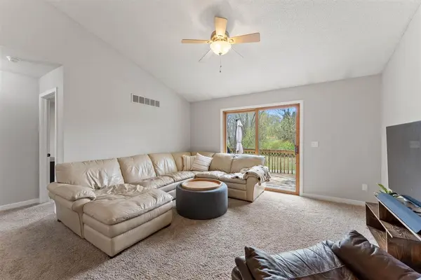 327 Parkview Ct, North Liberty, IA 52317