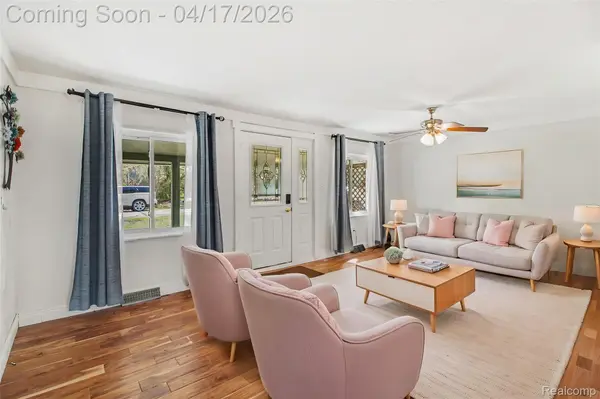 1612 Connecticut Street, Wolverine Lake Village, MI 48390