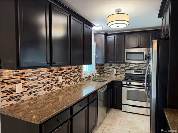 671 Coolidge RD, Birmingham, MI 48009