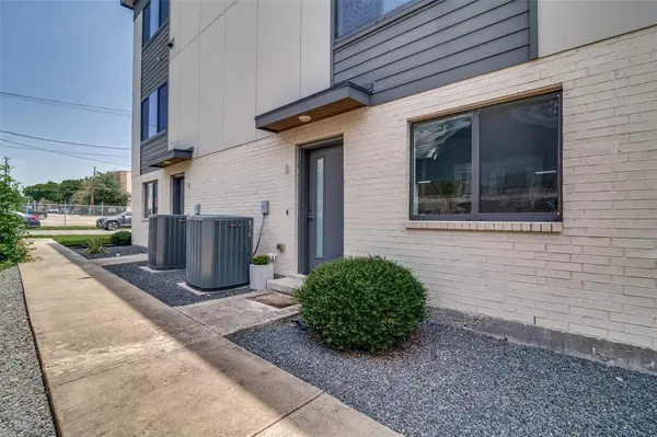 5602 Lindell Avenue #B, Dallas, TX 75206