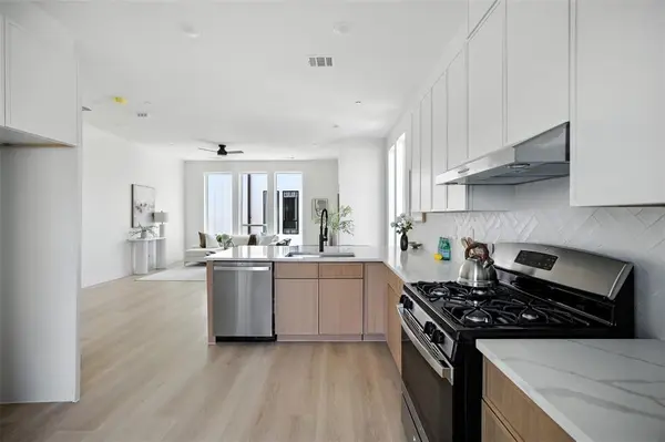 312 N Lancaster Avenue #104, Dallas, TX 75203