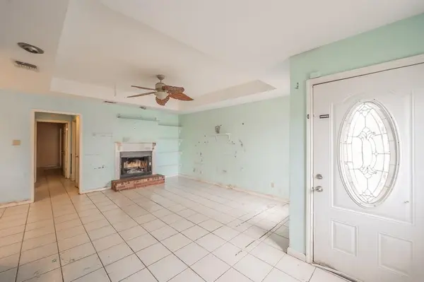 5709 Ranchogrande Drive, Arlington, TX 76017