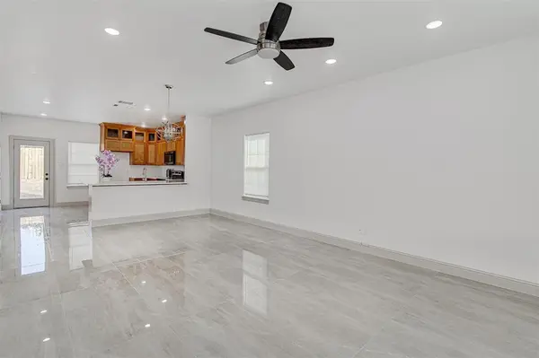 3157 N Glen Garden Drive, Fort Worth, TX 76119