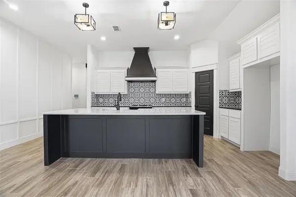 929 Tesslynn Avenue, Godley, TX 76044