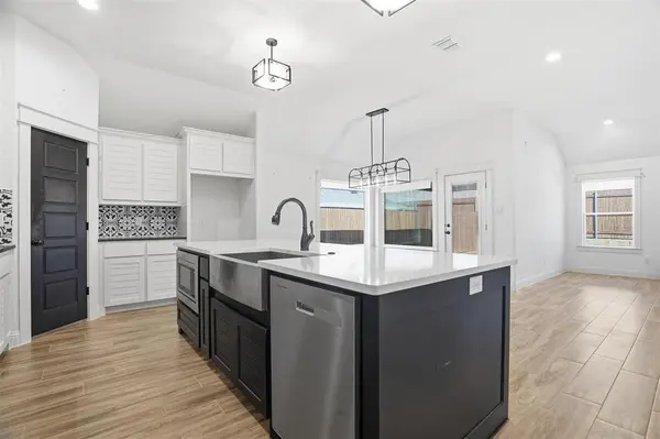 929 Tesslynn Avenue, Godley, TX 76044