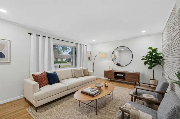 210 N Summit Street, Red Oak, TX 75154