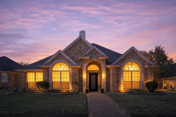 6908 Winthorp Drive, Arlington, TX 76001