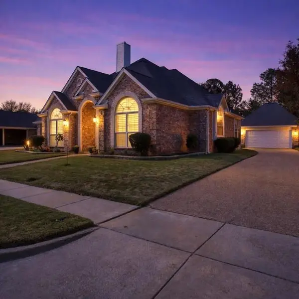 6908 Winthorp Drive, Arlington, TX 76001