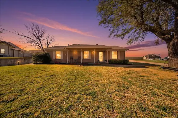 299 E College Street,  Gunter,  TX 75058