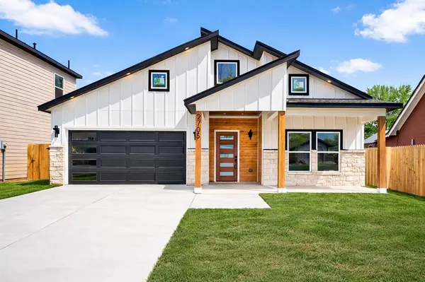 2705 S Jones Street, Fort Worth, TX 76104