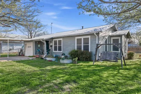 915 S Neches Street, Coleman, TX 76834