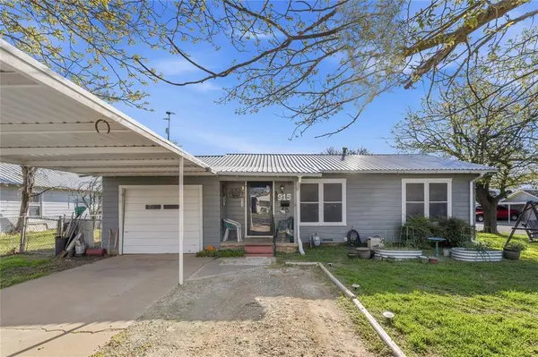 915 S Neches Street, Coleman, TX 76834