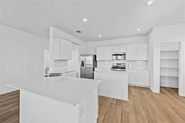 808 Black Hawk Drive, Princeton, TX 75407