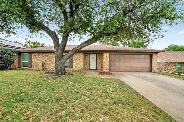 717 Steeplechase Drive, Bedford, TX 76021