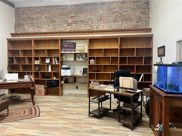 202 S Main Street, Cleburne, TX 76033