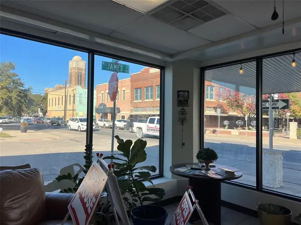 202 S Main Street, Cleburne, TX 76033