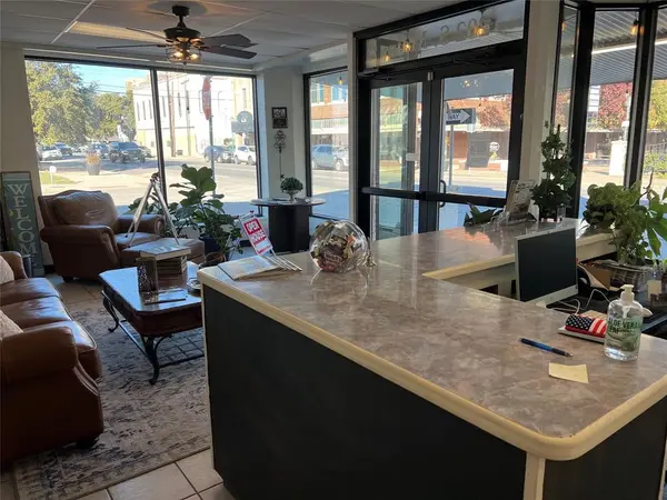 202 S Main Street, Cleburne, TX 76033