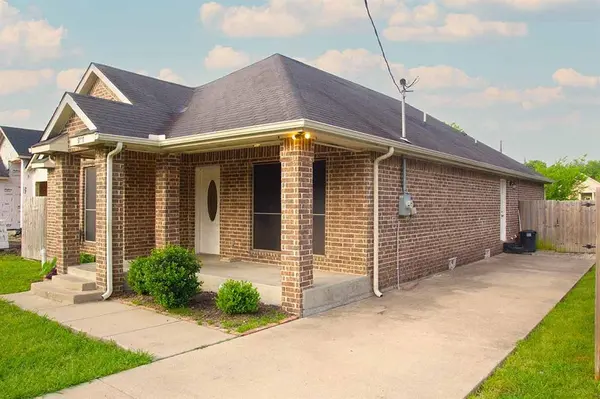 907 S Meriott Street, Ennis, TX 75119