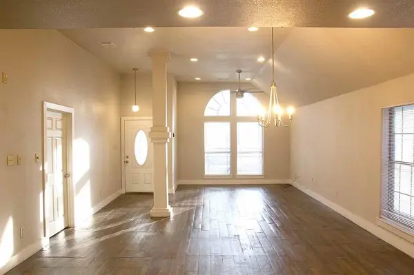 907 S Meriott Street, Ennis, TX 75119