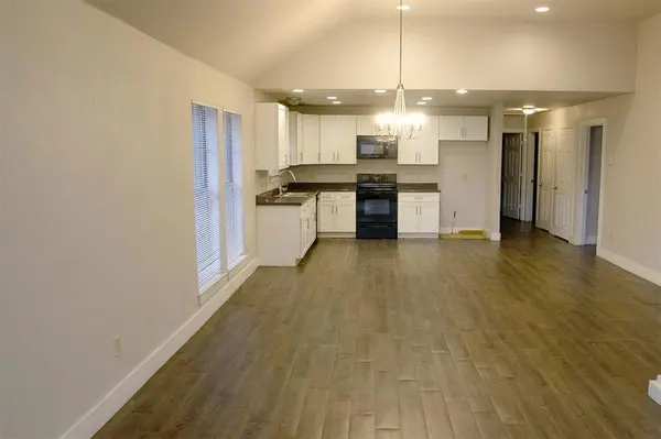 907 S Meriott Street, Ennis, TX 75119