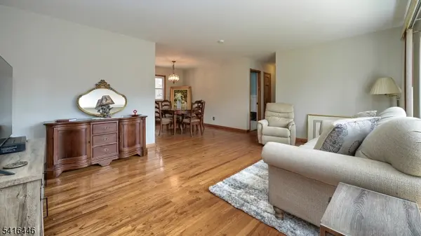 96 Lions Head Dr, Wayne Twp., NJ 07470