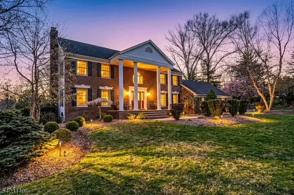 7 Jean Ct, Old Tappan Boro, NJ 07675