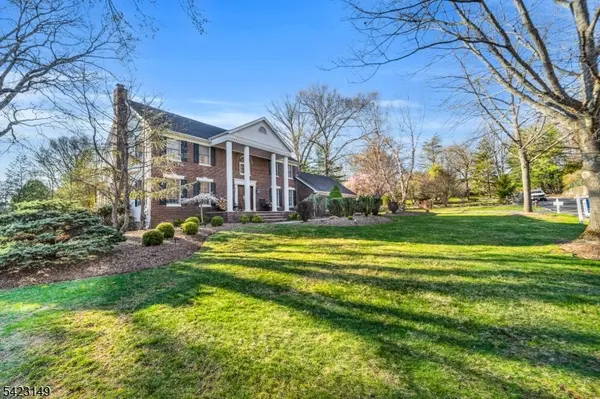 7 Jean Ct, Old Tappan Boro, NJ 07675