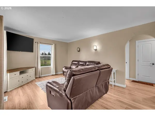 5900 HIGHWAY 211, Hubbard, OR 97032