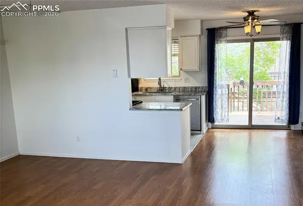 330 Mount View LN, Colorado Springs, CO 80907