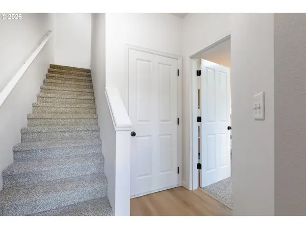 3181 SE BROOKWOOD AVE, Hillsboro, OR 97123