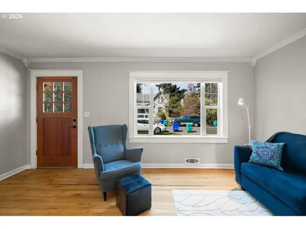 8260 N WAYLAND AVE, Portland, OR 97203