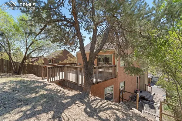 376 Pilot Knob AVE, Manitou Springs, CO 80829