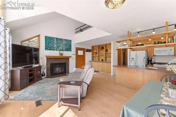 376 Pilot Knob AVE, Manitou Springs, CO 80829