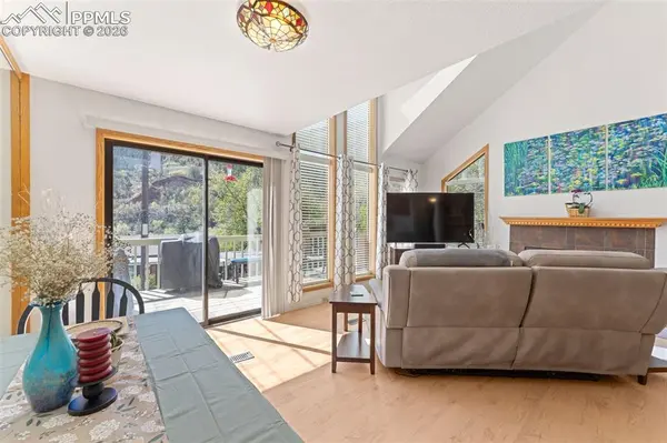 376 Pilot Knob AVE, Manitou Springs, CO 80829