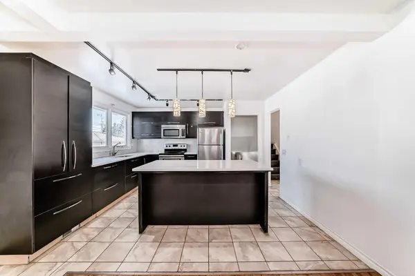 212 78 AVE NE, Calgary, AB T2K0R2