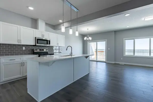 7 Heritage PT, Cochrane, AB T4C 3K7