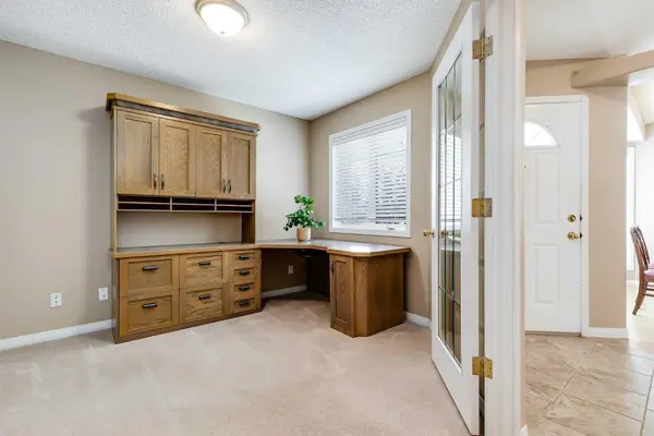 17 Rocky Ridge Villas NW, Calgary, AB T3G 4R2