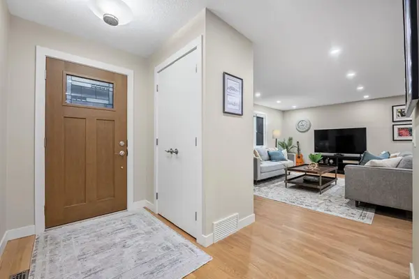 115 Lake Wasa PL SE, Calgary, AB T2J 3N5