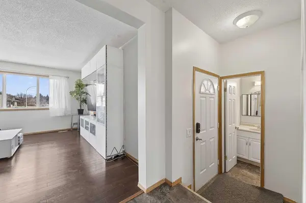 533 Summerwood PL SE, Airdrie, AB T4B1W9