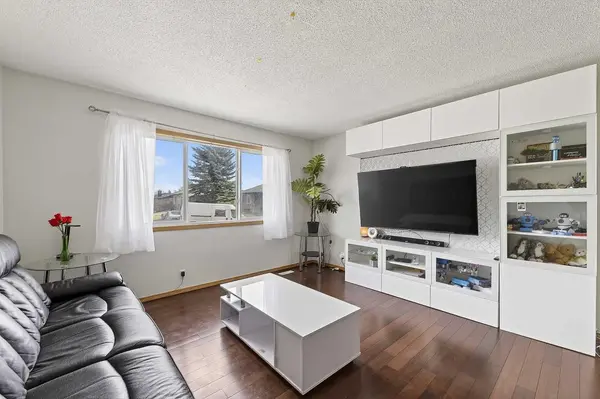 533 Summerwood PL SE, Airdrie, AB T4B1W9