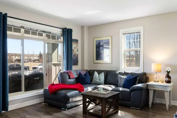 125 Copperpond Common SE, Calgary, AB T2Z5B6