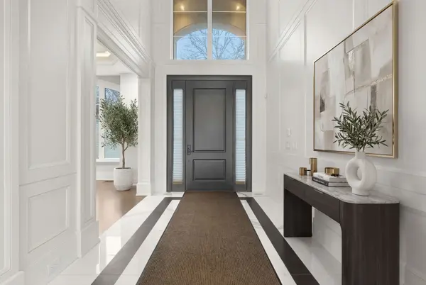 95 Lord Seaton RD, Toronto C12, ON M2P 1K7