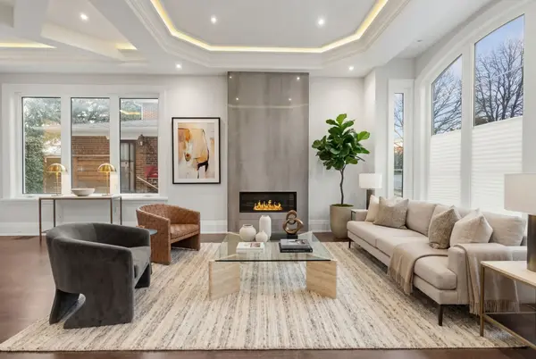 95 Lord Seaton RD, Toronto C12, ON M2P 1K7