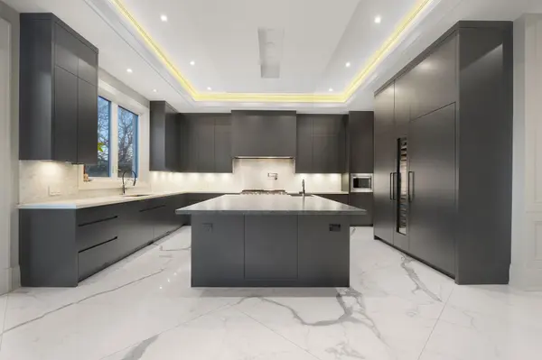 95 Lord Seaton RD, Toronto C12, ON M2P 1K7