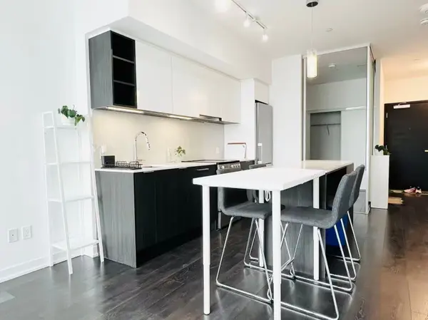 31 Tippett RD #109, Toronto C06, ON M3H 0C8