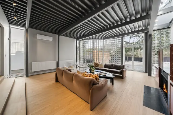 335 St Clair AVE E, Toronto C09, ON M4T 1P3